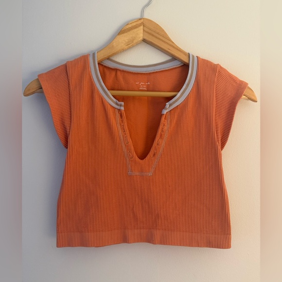 Urban Outfitters Out From Under Go For Gold Seamless Ribbed Cap Sleeve Crop Top - Picture 5 of 9